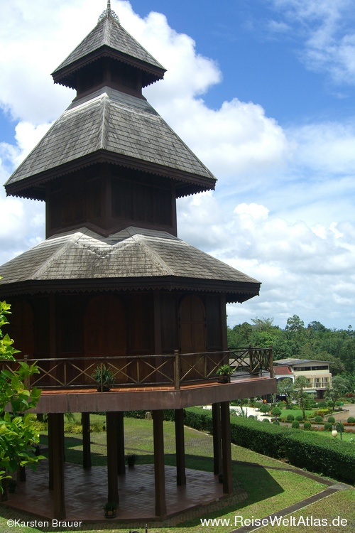 Asiatischaussehender Turm