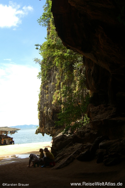 Felsen und Strand