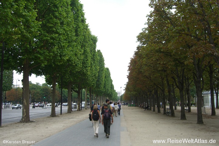 Flanieren auf der Champs &Eacute;lys&eacute;es