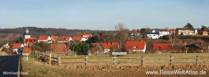 Ortsblick zur Kirche