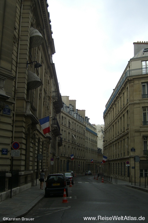 Paris zeigt Flagge