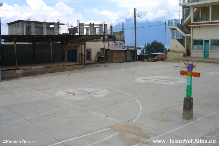 Sport- und Dorfplatz