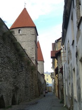 Hinter der Stadtmauer