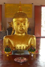 Eingegrabener Goldbudda